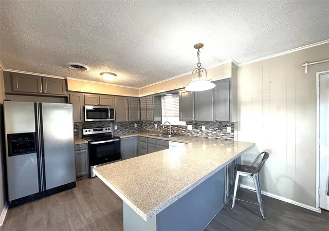 Photo 2 of Sale Pending at 506 Walnut St, Collinsville, TX 76233 | MLS# 21362866 | Listing updated on 2026-09-13