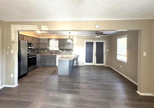 Photo 3 of Sale Pending at 506 Walnut St, Collinsville, TX 76233 | MLS# 21362866 | Listing updated on 2026-09-13