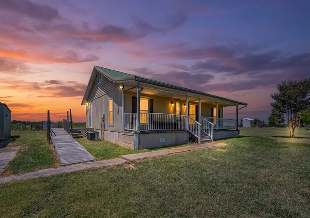 Photo 1 of Single family home for sale at 3332 County Road 1033, Greenville, TX 75401 | MLS# 21351063 | Listing updated on 2026-09-11