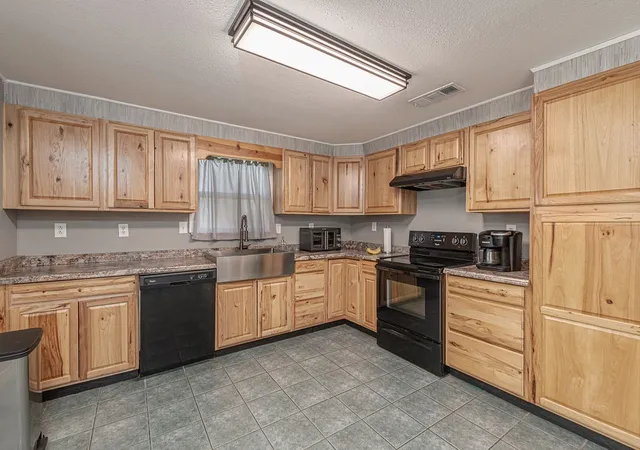 Photo 2 of Single family home for sale at 3332 County Road 1033, Greenville, TX 75401 | MLS# 21351063 | Listing updated on 2026-09-11