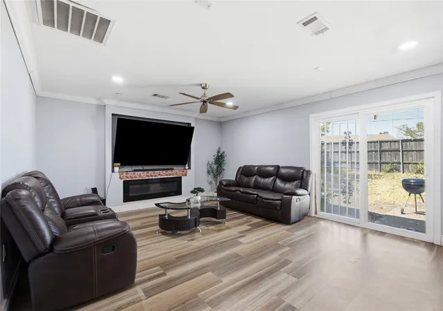 Photo 4 of Single family home for sale at 3156 Abbey Rd, Carrollton, TX 75007 | MLS# 21362896 | Listing updated on 2026-09-29