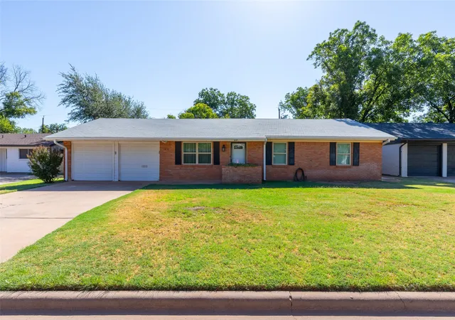 Photo 1 of Sale Pending at 1637 Glendale Dr, Abilene, TX 79603 | MLS# 21362392 | Listing updated on 2026-09-21