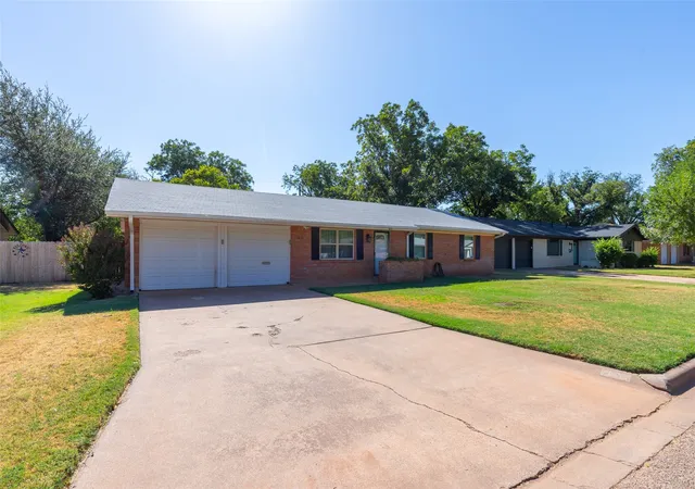 Photo 2 of Sale Pending at 1637 Glendale Dr, Abilene, TX 79603 | MLS# 21362392 | Listing updated on 2026-09-21