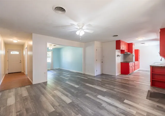 Photo 4 of Sale Pending at 1637 Glendale Dr, Abilene, TX 79603 | MLS# 21362392 | Listing updated on 2026-09-21