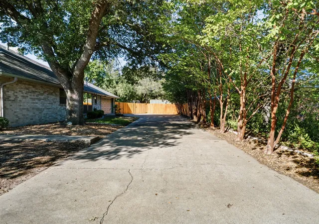 Photo 2 of Single family home for sale at 980 N Lydia St, Stephenville, TX 76401 | MLS# 21362742 | Listing updated on 2026-09-18
