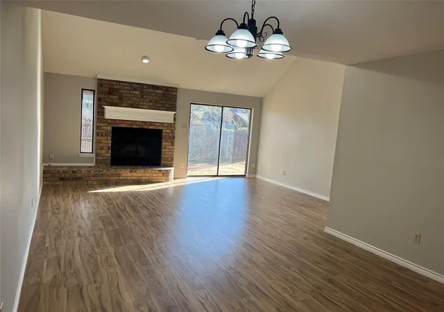Photo 4 of House for sale at 109 Wilshire Dr, Euless, TX 76040 | MLS# 21362935 | Listing updated on 2026-10-28