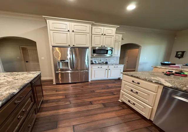 Photo 3 of Single family home for sale at 2371 Country Club Rd W, Longview, TX 75602 | MLS# 21362656 | Listing updated on 2026-09-14