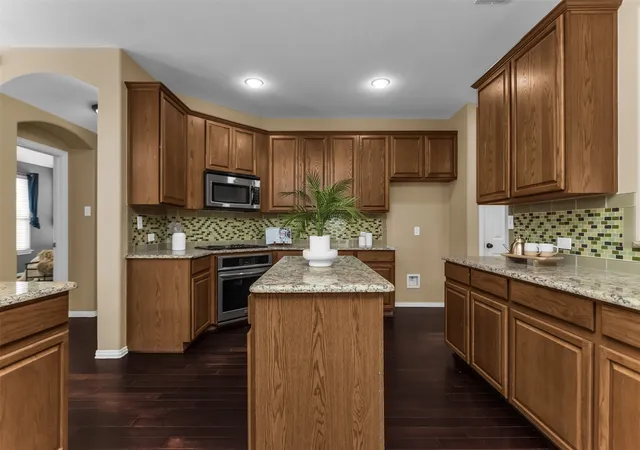 Photo 3 of Single family home for sale at 11701 Lampwick Ln, Frisco, TX 75035 | MLS# 21362863 | Listing updated on 2026-09-14
