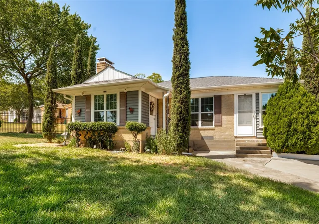 Photo 2 of Single family home for sale at 705 Reverchon Dr, Dallas, TX 75211 | MLS# 21362966 | Listing updated on 2026-09-12