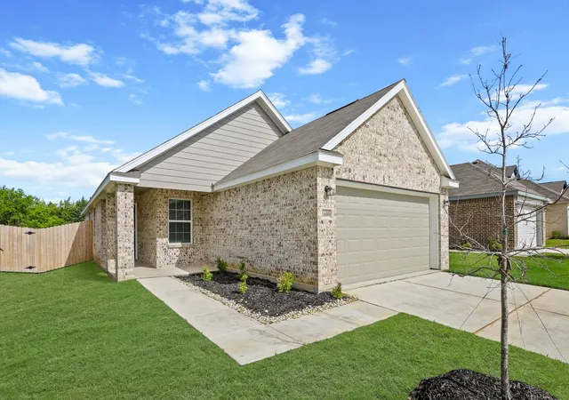 Photo 1 of Single family home for sale at 1600 Romans Rd, Ennis, TX 75119 | MLS# 21363005 | Listing updated on 2026-09-17