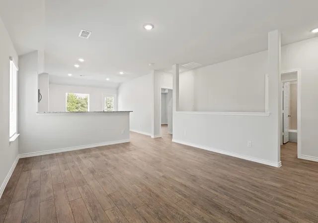Photo 3 of Single family home for sale at 1600 Romans Rd, Ennis, TX 75119 | MLS# 21363005 | Listing updated on 2026-09-17