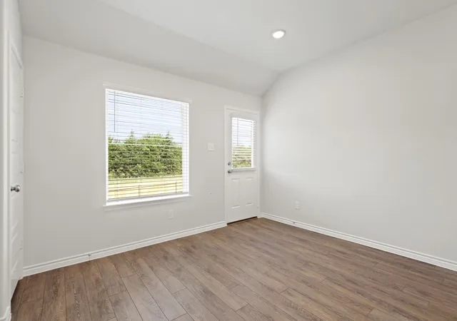 Photo 4 of Single family home for sale at 1600 Romans Rd, Ennis, TX 75119 | MLS# 21363005 | Listing updated on 2026-09-17