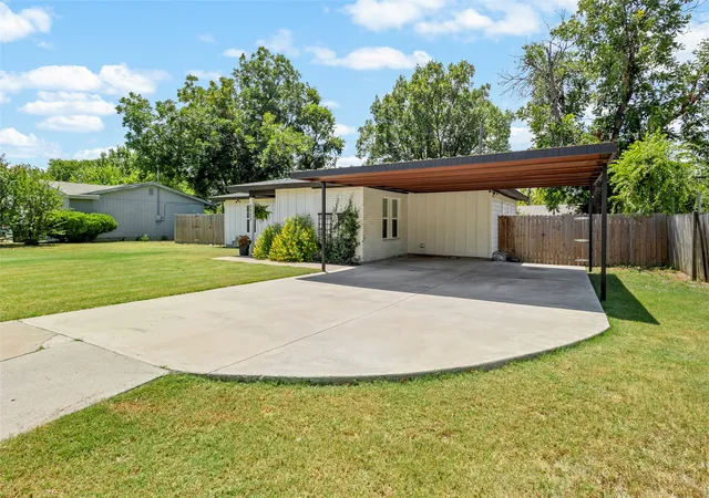 Photo 2 of Sale Pending at 2025 Loop 820, Fort Worth, TX 76134 | MLS# 21362224 | Listing updated on 2026-09-20