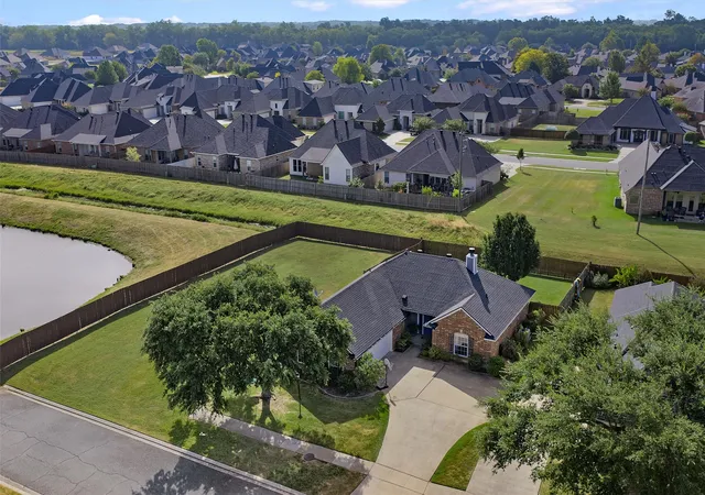 Photo 2 of Single family home for sale at 1602 E Belle Haven Dr, Bossier City, LA 71111 | MLS# 21361986 | Listing updated on 2026-09-10