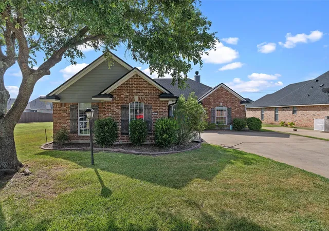 Photo 4 of Single family home for sale at 1602 E Belle Haven Dr, Bossier City, LA 71111 | MLS# 21361986 | Listing updated on 2026-09-10