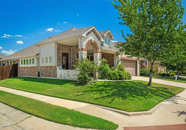 Photo 1 of Single family home for sale at 116 Cimmaron Ct, Alvarado, TX 76009 | MLS# 21361916 | Listing updated on 2026-09-24