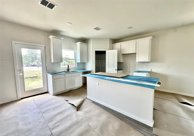 Photo 4 of Single family home for sale at 11408 Themis Ct, Lorena, TX 76655 | MLS# 21362025 | Listing updated on 2026-10-07