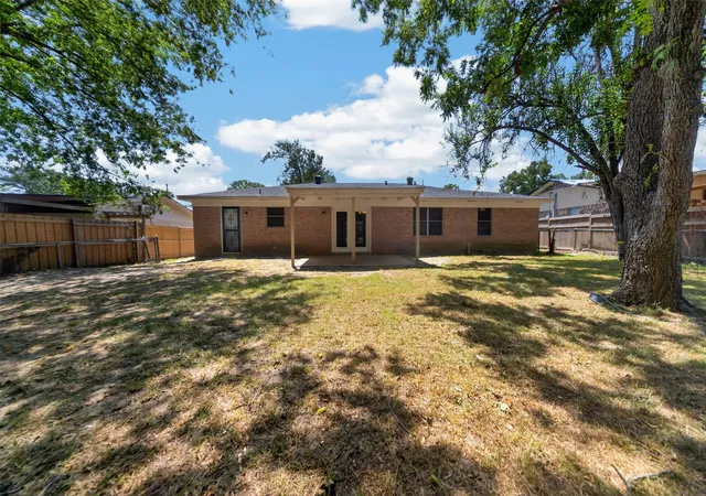 Photo 25 of Single family home for sale at 3041 Lakewood Dr, Tyler, TX 75702 | MLS# 21362252 | Listing updated on 2026-10-06