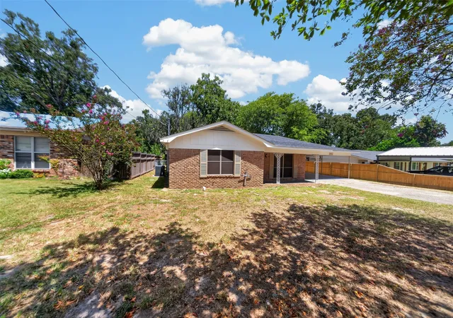 Photo 3 of Single family home for sale at 3041 Lakewood Dr, Tyler, TX 75702 | MLS# 21362252 | Listing updated on 2026-10-06