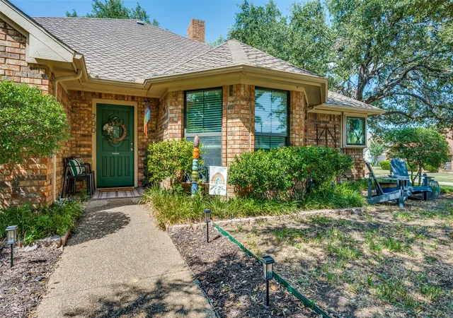 Photo 2 of Sale Pending at 700 Reese Ln, Hurst, TX 76054 | MLS# 21350208 | Listing updated on 2026-09-11