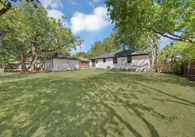 Photo 2 of Sale Pending at 112 Laurel St, Lancaster, TX 75134 | MLS# 21363080 | Listing updated on 2026-10-29