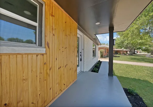 Photo 3 of Sale Pending at 112 Laurel St, Lancaster, TX 75134 | MLS# 21363080 | Listing updated on 2026-10-29