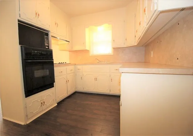 Photo 4 of Sale Pending at 2922 Stafford Dr, Denison, TX 75020 | MLS# 21362193 | Listing updated on 2026-09-25