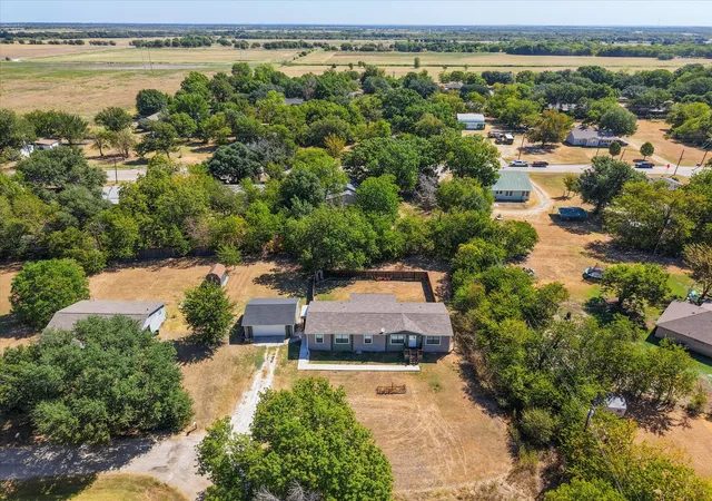 Photo 2 of Manufactured home for sale at 716 N Wright Ave, Kerens, TX 75144 | MLS# 21328862 | Listing updated on 2026-09-10