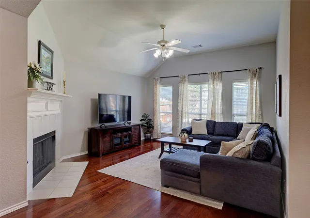Photo 3 of Sale Pending at 4500 Maidstone Wy, Mc Kinney, TX 75070 | MLS# 21357021 | Listing updated on 2026-09-09