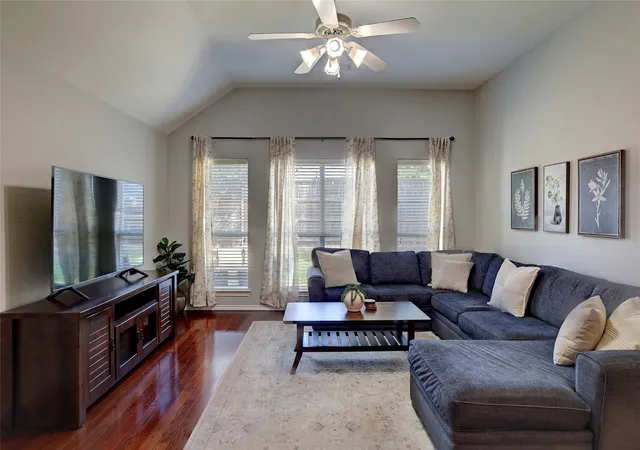Photo 4 of Sale Pending at 4500 Maidstone Wy, Mc Kinney, TX 75070 | MLS# 21357021 | Listing updated on 2026-09-09