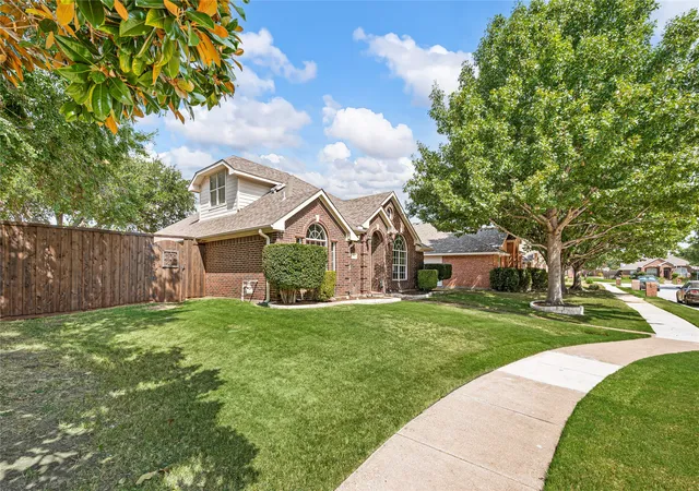 Photo 2 of Single family home for sale at 2212 Pinto Ln, Lewisville, TX 75067 | MLS# 21361370 | Listing updated on 2026-09-12