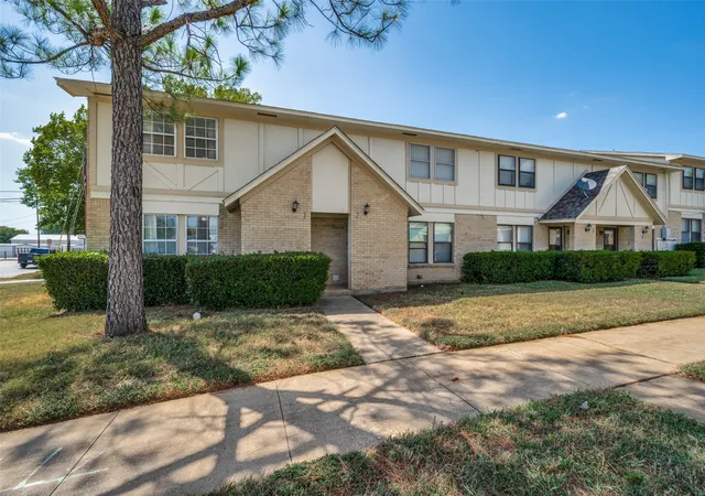 Photo 2 of Townhouse for sale at 1905 W Morton St #1, Denison, TX 75020 | MLS# 21363047 | Listing updated on 2026-09-11