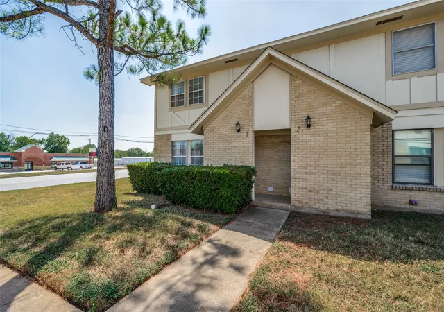 Photo 3 of Townhouse for sale at 1905 W Morton St #1, Denison, TX 75020 | MLS# 21363047 | Listing updated on 2026-09-11