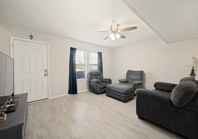 Listing Photo 5 - Condo for sale in building located at 1905 W Morton St, Denison, TX 75020 - Unit #1
