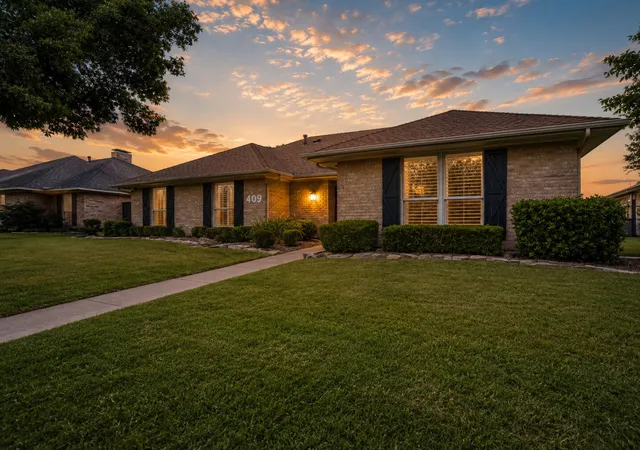 Photo 1 of Sale Pending at 409 Pebblecreek Dr, Garland, TX 75040 | MLS# 21323520 | Listing updated on 2026-10-03