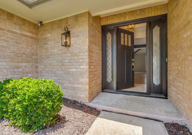 Photo 3 of Sale Pending at 409 Pebblecreek Dr, Garland, TX 75040 | MLS# 21323520 | Listing updated on 2026-10-03