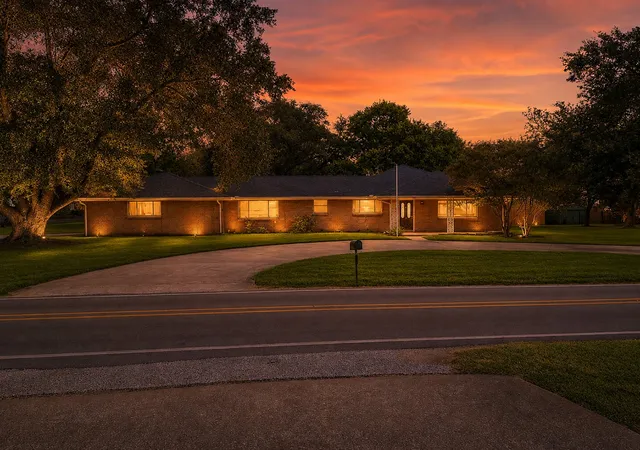 Photo 3 of Single family home for sale at 600 E Liberty St, Pilot Point, TX 76258 | MLS# 21361960 | Listing updated on 2026-10-05