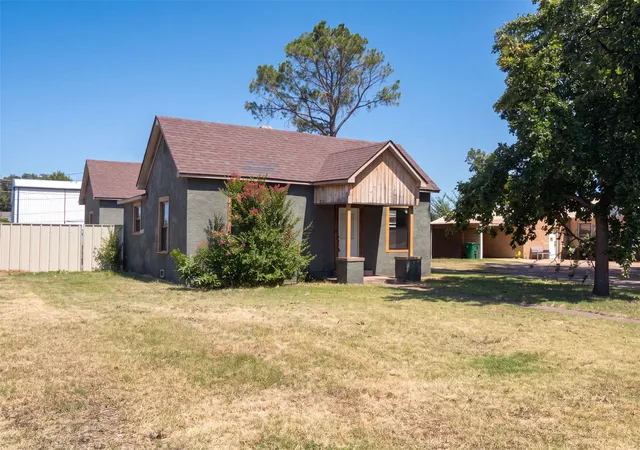 Photo 1 of Single family home for sale at 606 N Cedar St, Seymour, TX 76380 | MLS# 21363118 | Listing updated on 2026-10-01