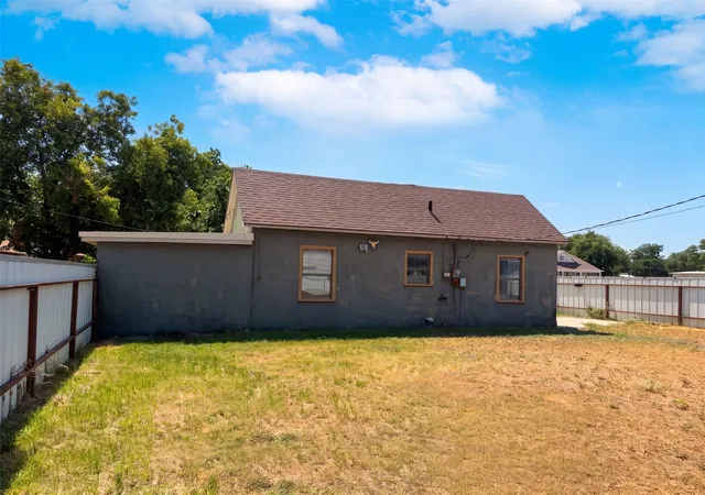 Photo 4 of Single family home for sale at 606 N Cedar St, Seymour, TX 76380 | MLS# 21363118 | Listing updated on 2026-10-01