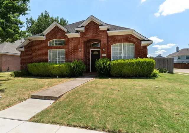 Photo 2 of Single family home for sale at 5025 China Berry Dr, Mc Kinney, TX 75070 | MLS# 21362134 | Listing updated on 2026-09-10