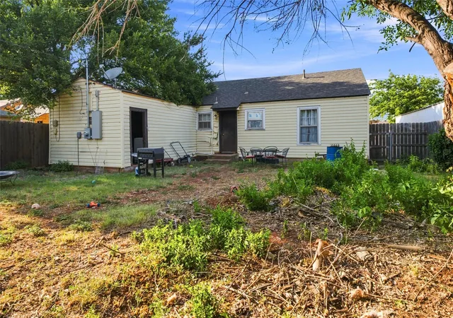 Photo 14 of Sale Pending at 3225 S 4Th St, Abilene, TX 79605 | MLS# 21362658 | Listing updated on 2026-09-13