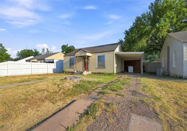Photo 3 of Sale Pending at 3225 S 4th St, Abilene, TX 79605 | MLS# 21362658 | Listing updated on 2026-09-13