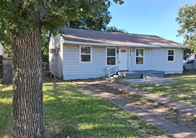 Photo 1 of Sale Pending at 2133 Glenfield Ave, Dallas, TX 75224 | MLS# 21363177 | Listing updated on 2026-09-14
