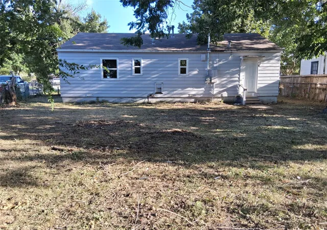 Photo 2 of Sale Pending at 2133 Glenfield Ave, Dallas, TX 75224 | MLS# 21363177 | Listing updated on 2026-09-14