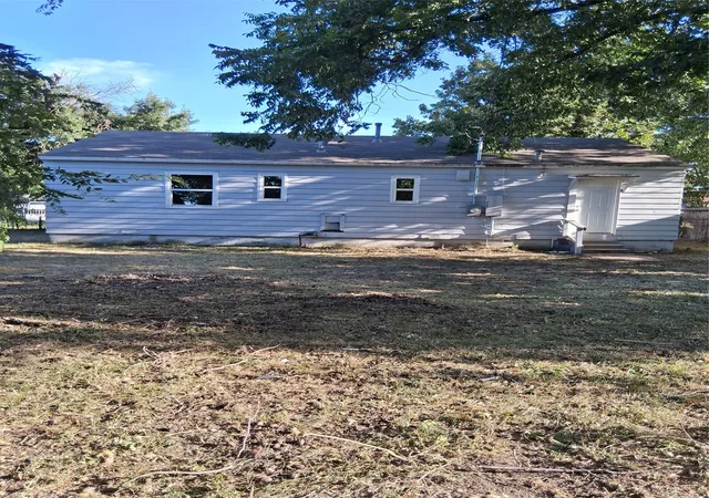 Photo 3 of Sale Pending at 2133 Glenfield Ave, Dallas, TX 75224 | MLS# 21363177 | Listing updated on 2026-09-14