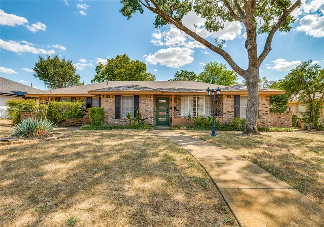 Photo 1 of Single family home for sale at 948 Briarcove Pl, Lancaster, TX 75146 | MLS# 21362911 | Listing updated on 2026-09-13