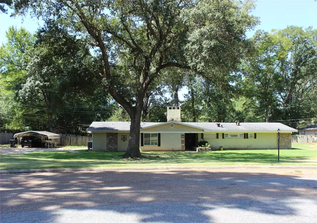 Photo 1 of Single family home for sale at 707 Browning Dr, Springhill, LA 71075 | MLS# 21363376 | Listing updated on 2026-09-14