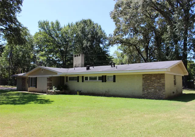 Photo 3 of Single family home for sale at 707 Browning Dr, Springhill, LA 71075 | MLS# 21363376 | Listing updated on 2026-09-14