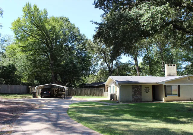 Photo 4 of Single family home for sale at 707 Browning Dr, Springhill, LA 71075 | MLS# 21363376 | Listing updated on 2026-09-14
