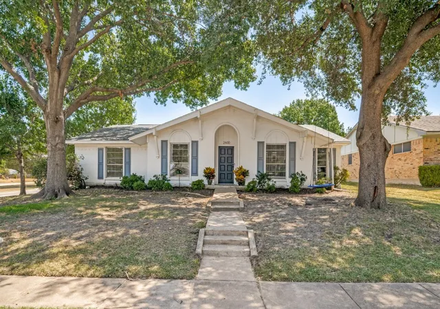 Photo 1 of Single family home for sale at 2600 Montclair Ln, Mesquite, TX 75150 | MLS# 21354077 | Listing updated on 2026-09-10